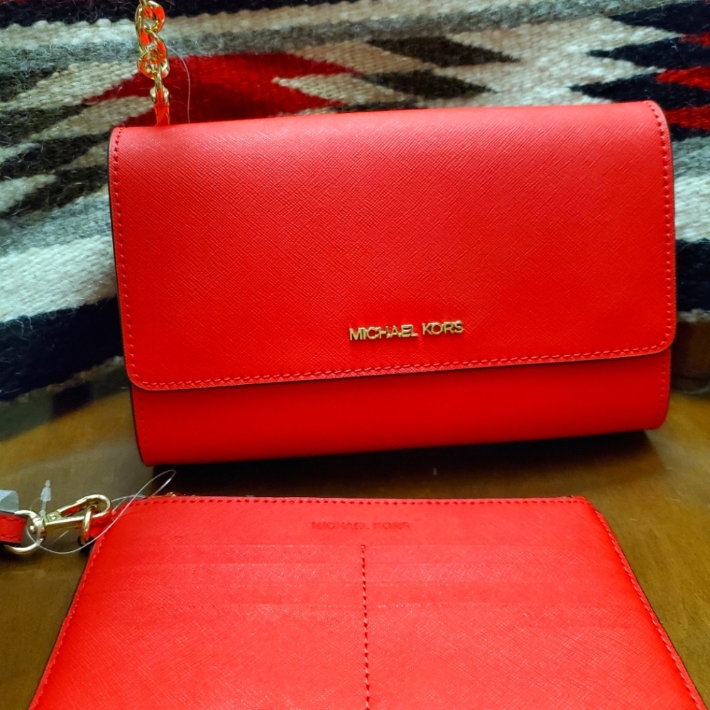 Saffiano Leather 3-in-1 Crossbody